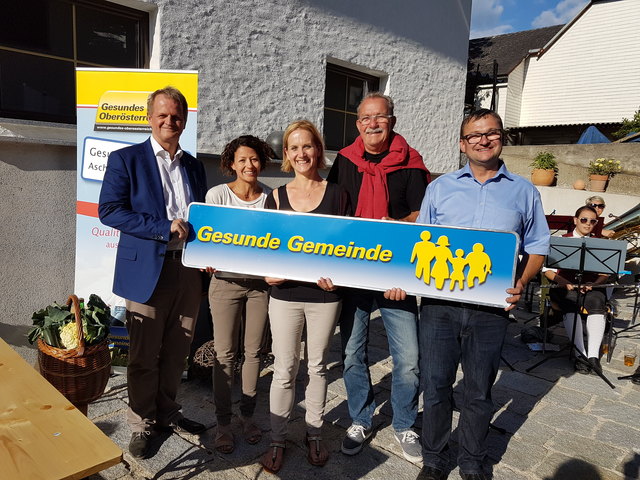 LAbg. Jürgen Höckner, Gesunde Gemeinde-Regionalbetreuerin Anna Schmidauer , Gerlinde Mager, Sozialausschussobmann Sepp Jäger, Bgm. Ing. Fritz Knierzinger (v.l.) | Foto: OÖVP