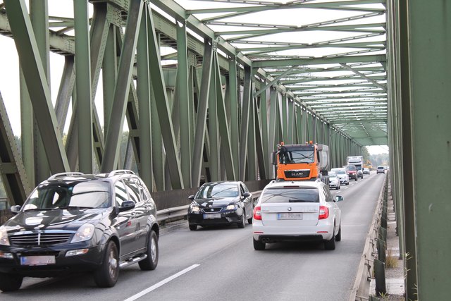 Totalsperre: Die Donaubrücke in Mauthausen wird im Sommer 2018 für rund acht Wochen nicht befahrbar sein. Foto: Plank