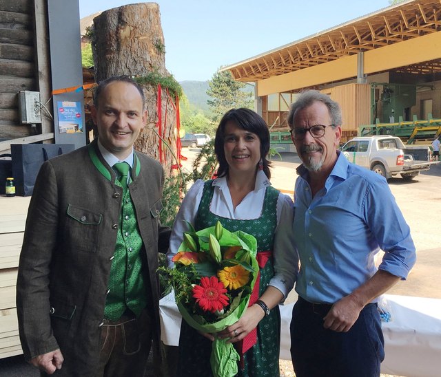 Roland Seppele mitsamt Gattin Melanie Ritscher-Seppele und Gratulant SPÖ-Klubobmann Herwig Seiser.