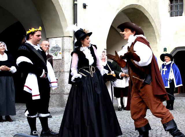 Max Kaiser jun. (Valvert) mit Brigitte Jaufenthaler (Gräfin Guiche) und Klaus Windisch als Cyrano