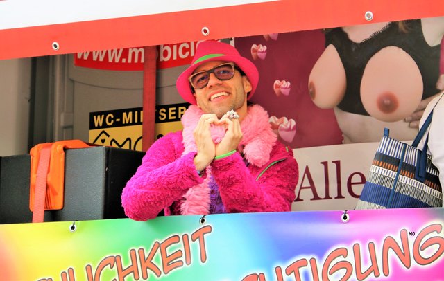 Liebe Love Herz Regenbogenparade wien vienna