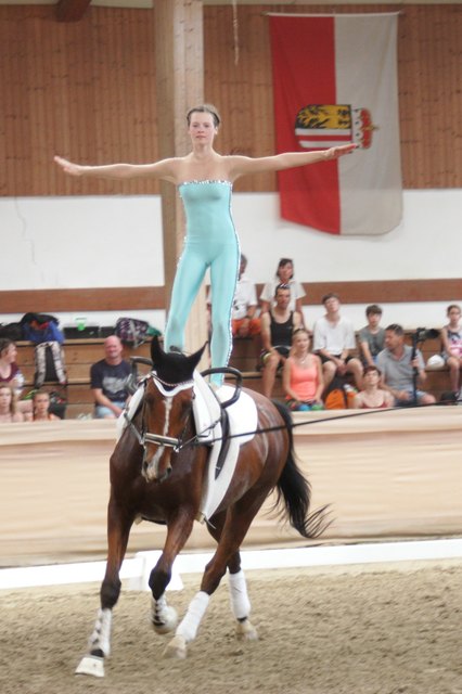 Hannah Fruhstorfer auf Rodeo de la Mazure bei der Pflichtübung Stehen