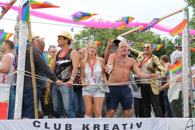 club kreativ regenbogenparade wien