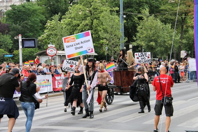 xenia live action show regenbogenparade