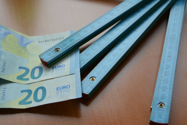 Wie viel Geld ein Architekt für seine Arbeit bekommt, ist gesetzlich geregelt.