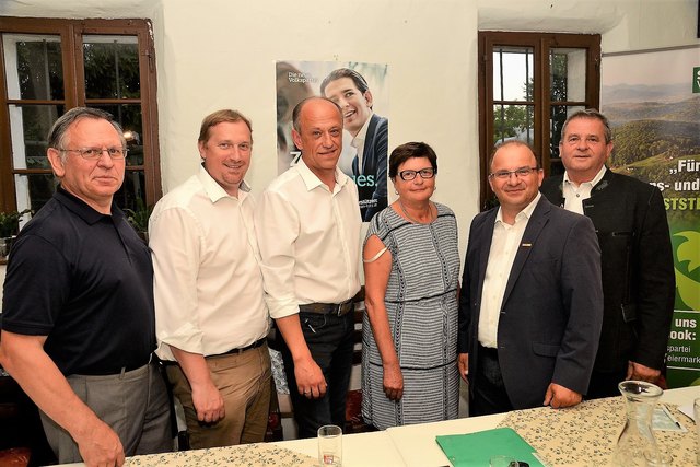 Das Vertrauen der ÖVP in Bad Radkersburg genießt der neue Obmann Franz Trebitsch (3.v.l.). | Foto: Wolfgang Löschnigg