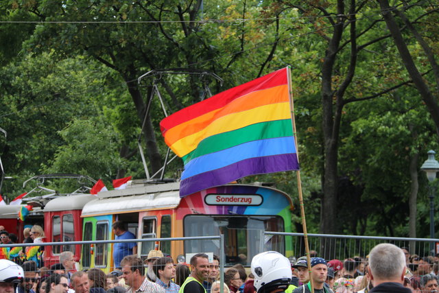 Sonderzug Regenbogenparade Wien