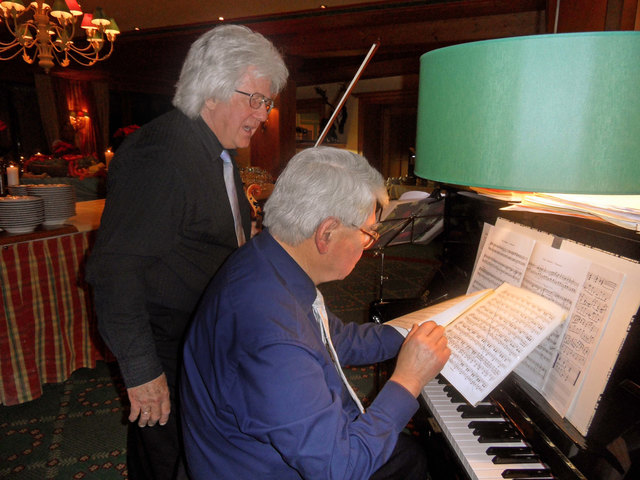 Helmut Leisz (li.) und Horst Wichmann – zwei Musikprofis, die gemeinsam musizieren.