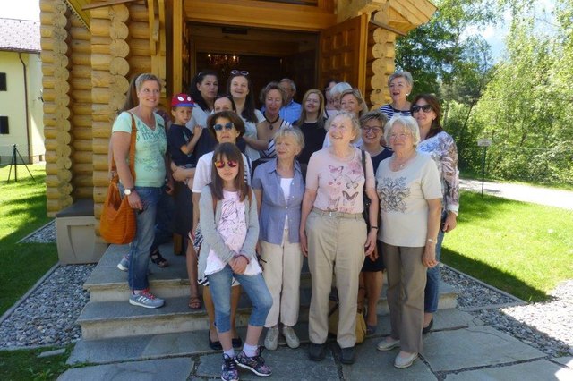 Die Soroptimistinnen aus Bad Tölz und Lienz bei der Kosakenkapelle | Foto: Soroptimist Club Lienz/Osttirol