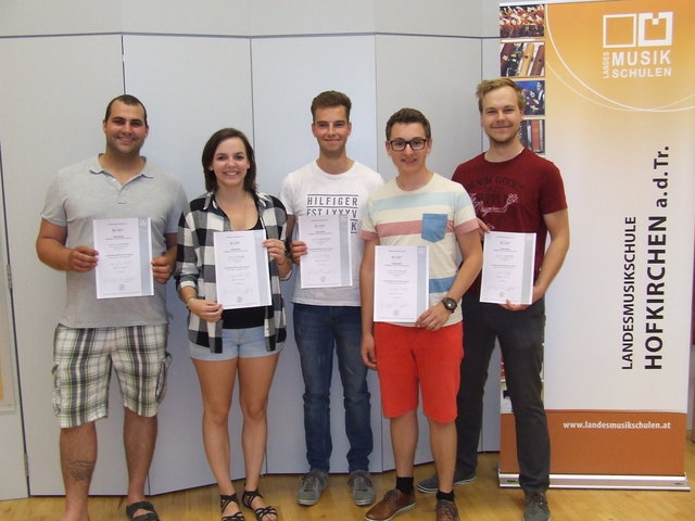 Patrick Kaufmann, Julia Bonelli, Ralph Zehetner, Florian Lindinger, Rene Zahrhuber legten die Zwischenprüfung mit Erfolg ab. | Foto: Musikschule Grieskirchen