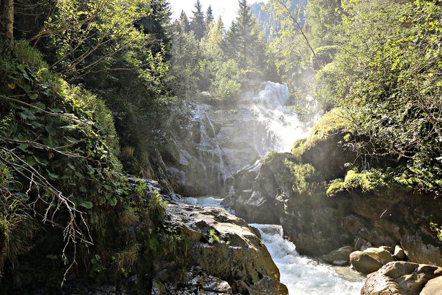 Mit dem neuen WildeWasserWeg-Rundweg wird der Wasserfall am Langetalerbach erlebbar gemacht.