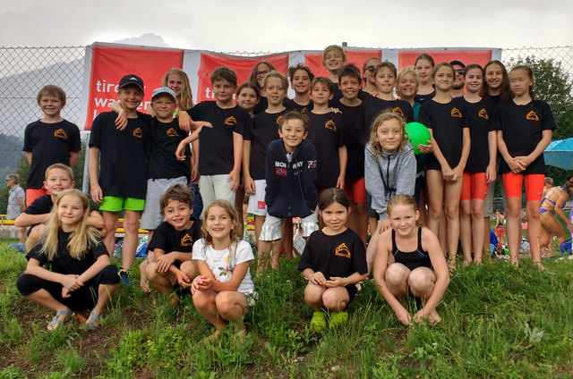 Schwimmteam Kruder Zirl mit den Trainern Boy Feltus und Sophie Franz beim Oberland Cup in Imst am 24.6.2017