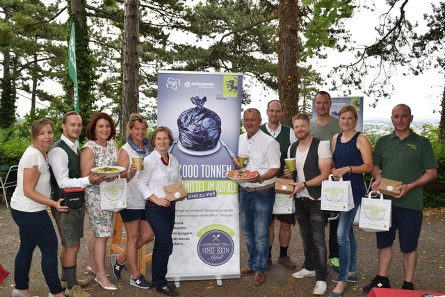 Gemeinsam gegen die Verschwendung: Rudolf Enigl, Daniela Jordan, Markus Schelivsky, Stefan Poandl, Martin Watz, Hans Stefan Hintner, Birgit Seper-Pferschy, Edda Mayer-Welley, Franziska Olischer, Patrick Schaabl und Monika Bock. (v.r.n.l.)