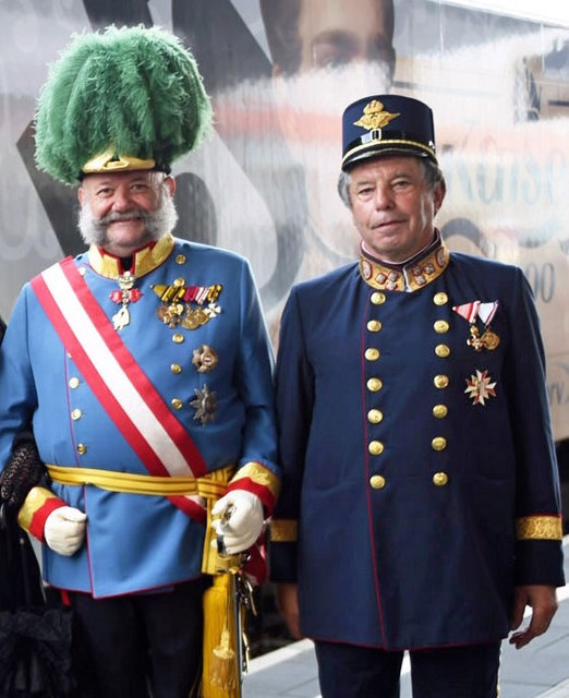 "Kaiser" Gérard Nicolas Fritz und Obmann Karl Reitter. | Foto: Kaiserzug-Verein