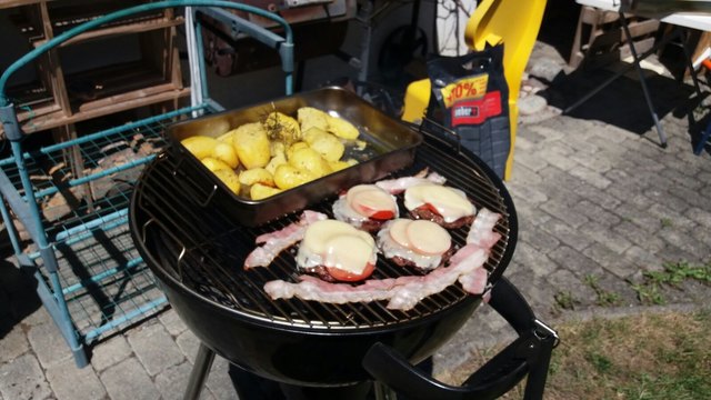 Burger vom Tiroler Rind mit Rosmarinerdäpfeln