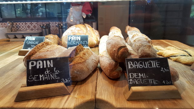 Französisches Baguette schmeckt immer - zum Frühstück am besten mit Marmelade.