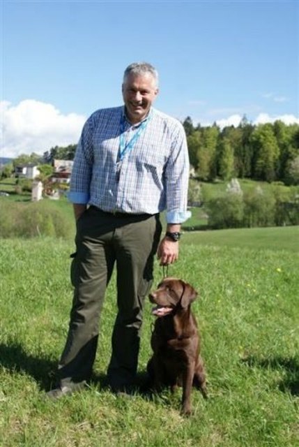 Peter Isopp mit seinem Deckrüden Richbert vom Waldschratt | Foto: KK