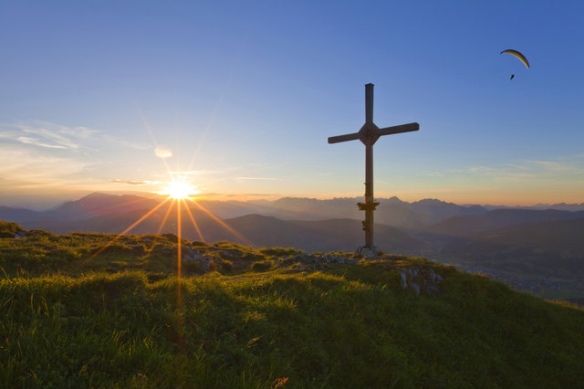 Sonnenuntergang am Lackenkogel und mit einem Paragleiter