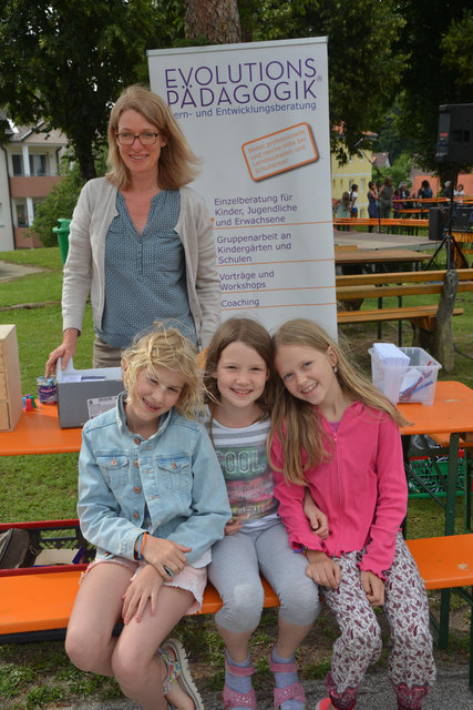von Evolutionspädagogik Sabine Priller mit Pia, Lina, Paula