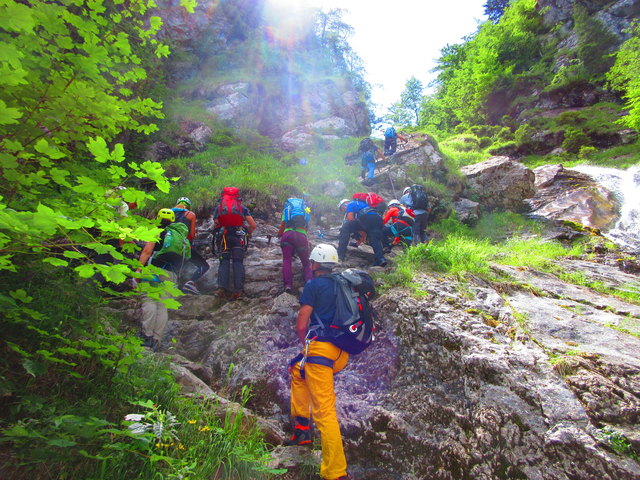 ziemliches Gedränge herrschte am Klettersteig beim Rotschitza Wasserfall über Finkenstein.