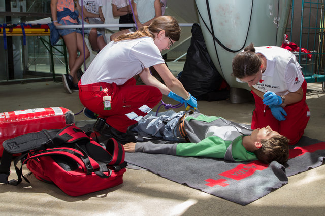 In der Gold-Wertung wird Sanitätshilfe bewertet, wie an den Uniformen erkennbar ist, sind die jungen Damen bereits im Rettungsdienst-Praktikum. | Foto: Rotes Kreuz Tirol/Mader