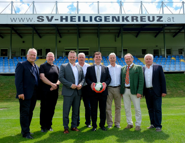 ASVÖ-Präsident Ing. Robert Zsifkovits, Pfarrer Mag. Michael Matthias Rech, Nationalratsabgeordneter Jürgen Schabhüttl, BFV-Gruppenobmann Süd Josef Hafner, SV Heiligenkreuz Obmann Rudolf Pummer, 
BFV-Sportreferent Manfred Luisser, Bürgermeister Eduard Zach, Vizebürgermeister Georg Pataki