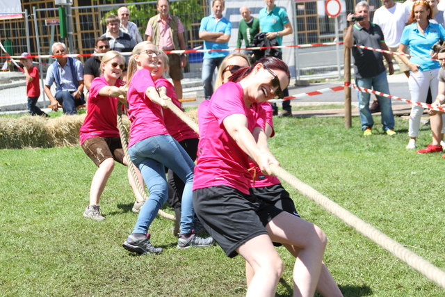 Das Damen-Team "USV St. Adel" in voller Action.