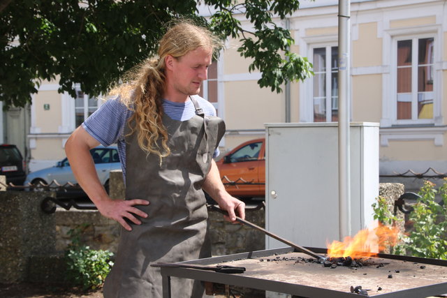 Teilnehmer am Kunst-Markt.