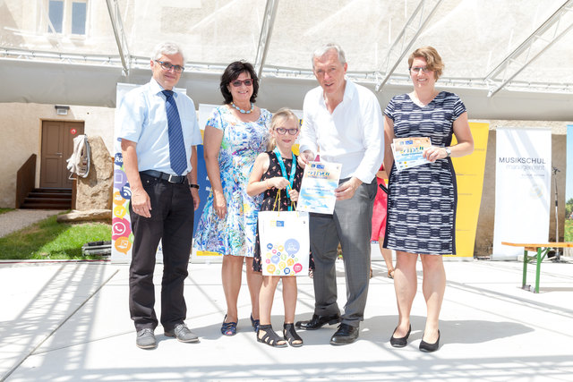 Josef Penzendorfer, Ingrid Heihs, Preisträgerin Viktoria Eichberger, Martin Lammerhuber und Nicole Malina-Urbanz. | Foto: Gerald Lechner