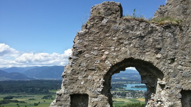 Blick von der Ruine Finkenstein auf den Faakersee