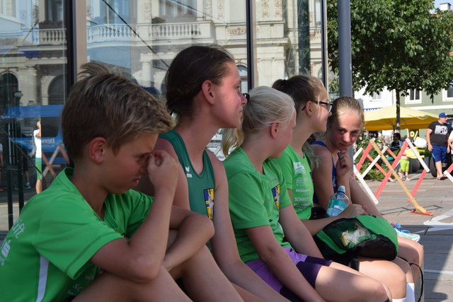Die wenigen schatten Plätze waren heiß begehrt