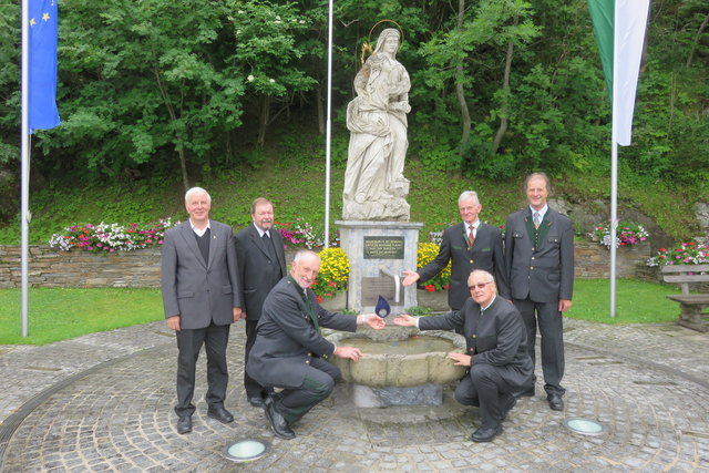 Pfarrer Johann Leitner                                    Generalvikar Mag.Dr.Erich Linhardt  Gemeinderat Johann Reithofer, Pastoralassistent Engelbert Schmied, Pfarrgemeiderat vorsitz. Peter Stanzer, Obmann Zukunftforum  Ernst Hofer