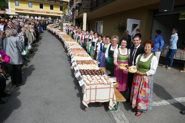 Die Mönichwalder Frauen backen wieder 10.000 Krapfen 100 verschiedener Sorten