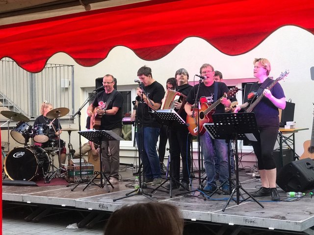 Die beliebte Pius-Hausband "Mundwerk" gab wieder alles.