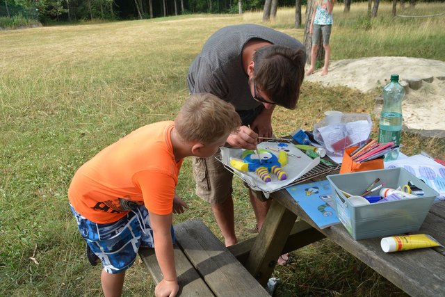 Adrian und Roland betätigen sich in Schauboden als Künstler.
