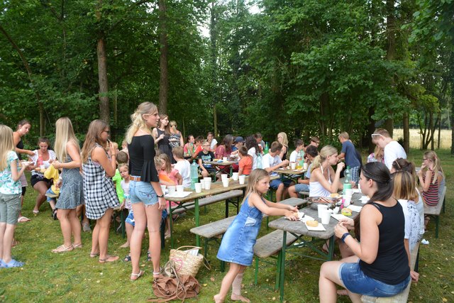 Im Sozialpädagogischen Betreuungszentrum in Schauboden wurde zum Schulschluss ein großes Sommerfest gefeiert, bei dem man mit Würsteln und kühlenden Getränken verwöhnt wurde.