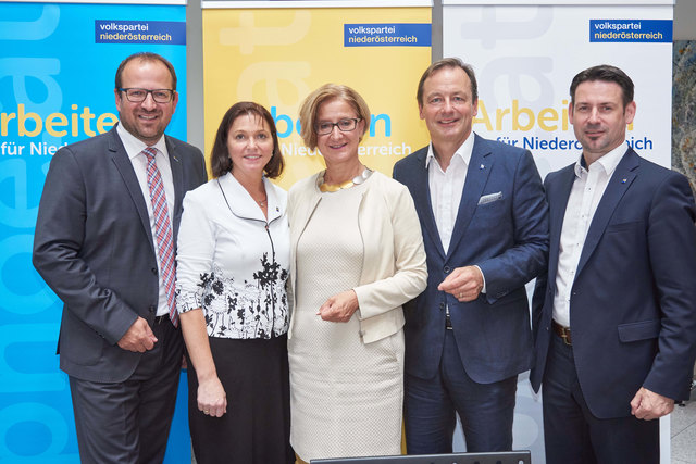 Landesgeschäftsführer LA Bernhard Ebner, LA Doris Schmidl, Landeshauptfrau Johanna Mikl-Leitner, Bezirksparteiobmann LA Martin Michalitsch und NR Fritz Ofenauer