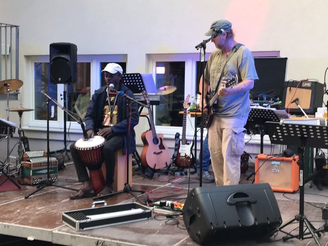 "Kinky Slinky" begeisterten mit Rock, Blues und Latin.