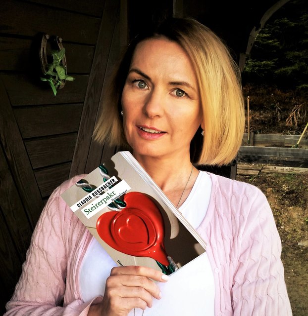 Die Bestseller-Autorin Claudia Rossbacher mit ihrem Krimi "Steirerpakt"