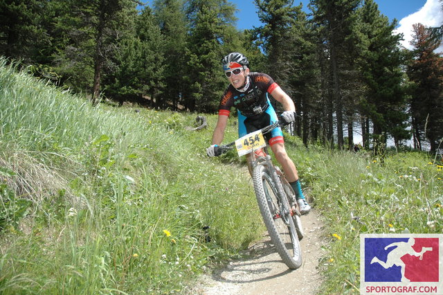 Traumhafte Trails auf über 2000 Metern im Schweizer Engadin :) foto: SPORTOGRAF.COM