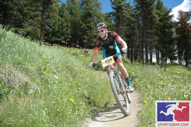 Traumhafte Trails auf über 2000 Metern im Schweizer Engadin :)                                            foto: SPORTOGRAF.COM