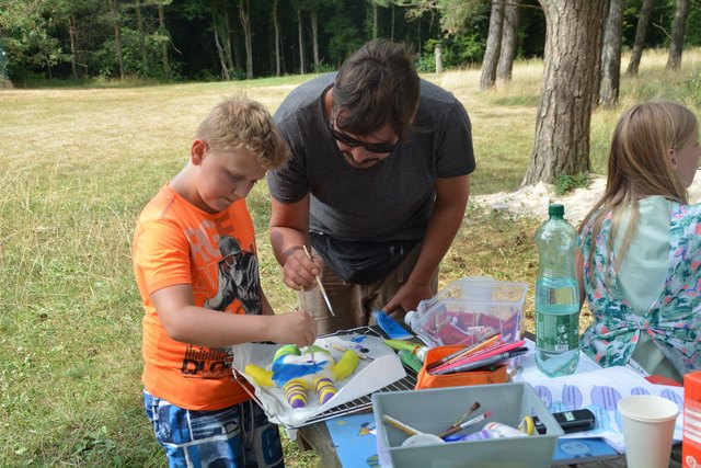 Adrian und Roland betätigen sich in Schauboden als Künstler.