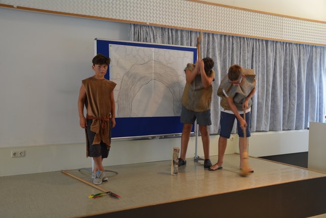 Die Gruppe 5 konnte das Publikum mit einer tollen Theateraufführung in ihren Bann ziehen.