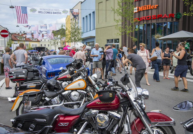 Um zirka 16 Uhr treffen die rund 200 Harleys am Bikergelände bei der Weberzeile ein.