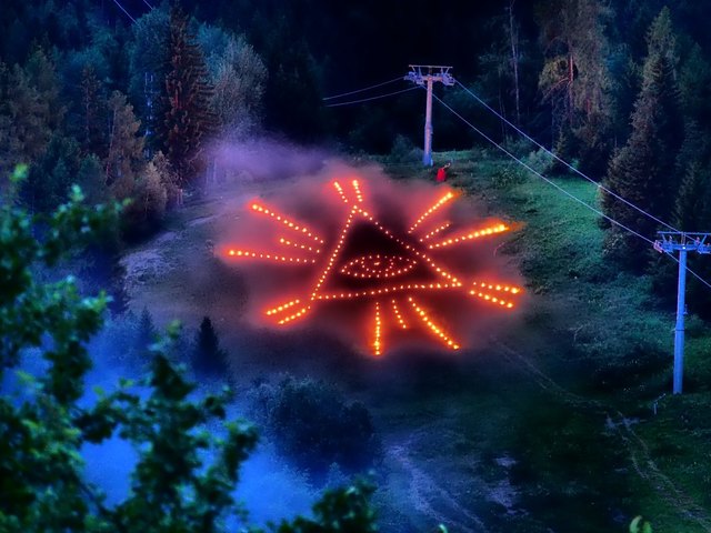 Sensationelles Bergfeuer auf der Götzner Abfahrt: "Dreifaltigkeit" des Bergfeuerteams!