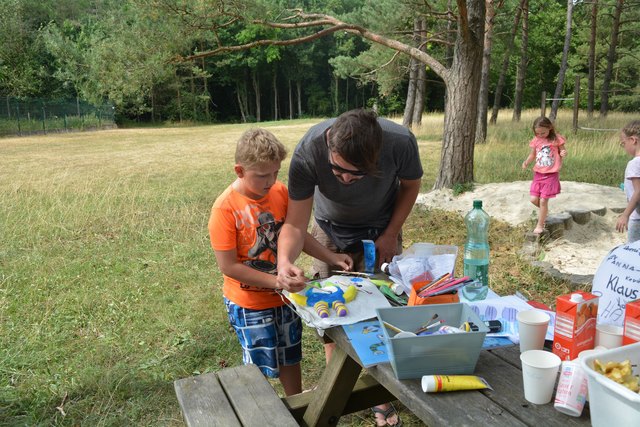 Adrian und Roland betätigen sich in Schauboden als Künstler.