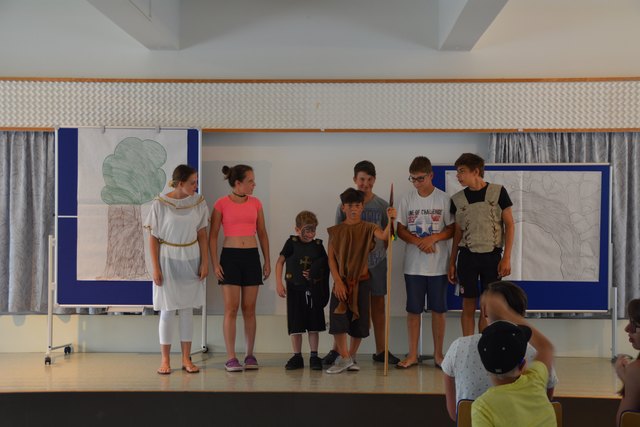 Die Gruppe 5 konnte das Publikum mit einer tollen Theateraufführung in ihren Bann ziehen.