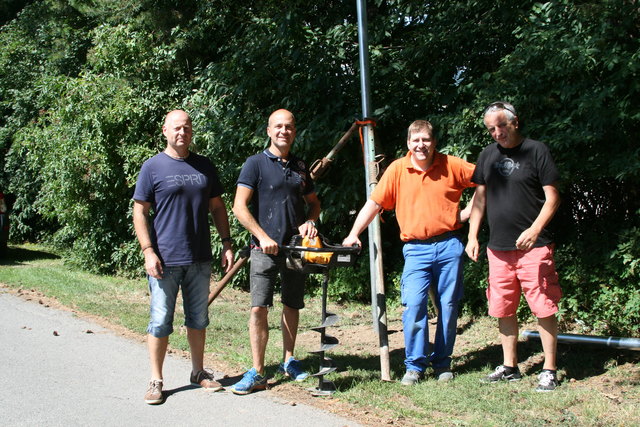 Bild v.l.n.r.: Peter Schiessl, Marcus Raab, Patrik Piniel u. Bgm. Erich Zweiler.