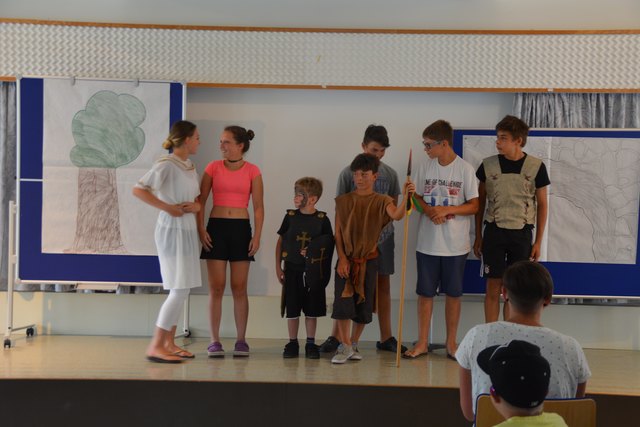 Die Gruppe 5 konnte das Publikum mit einer tollen Theateraufführung in ihren Bann ziehen.
