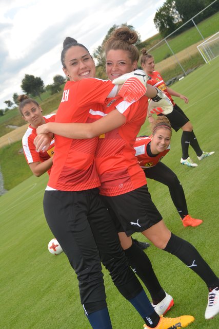 Die Spielerinnen hatten auch bei den Trainings ihren Spaß - wie hier Marina Georgieva, Manuela Zinsberger, Verena Aschauer und Carolin Größinger